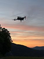 Die Rehkitzrettungen mit den Drohnen finden in den frühen Morgenstunden statt